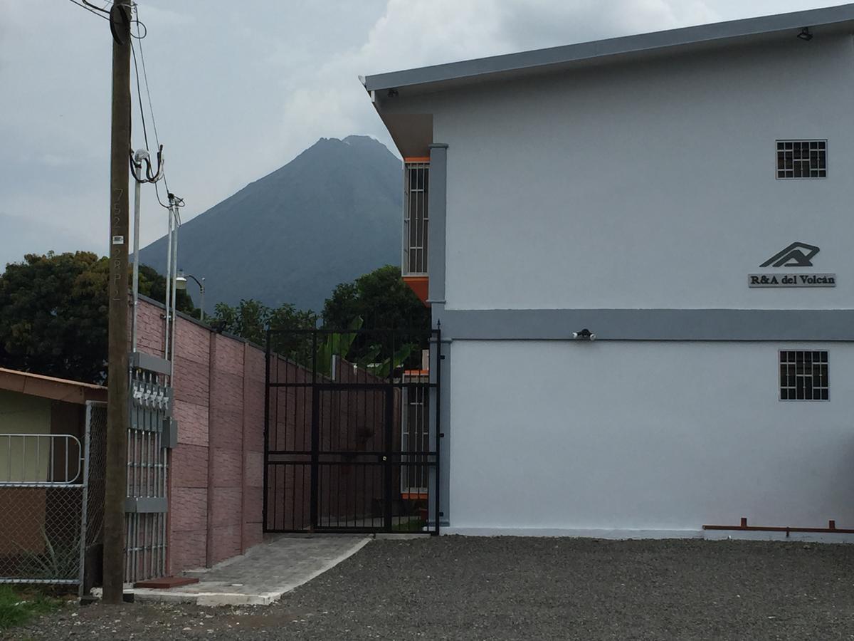 Apartamentos Equipados Rya Del Volcan La Fortuna Екстериор снимка